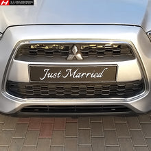 Αλουμινένια Πινακίδα Αυτοκινήτου "Just Married" Μαύρο Φόντο & Άσπρα Γράμματα
