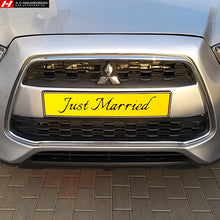 Αλουμινένια Πινακίδα Αυτοκινήτου "Just Married" Κίτρινο Φόντο & Μαύρα Γράμματα